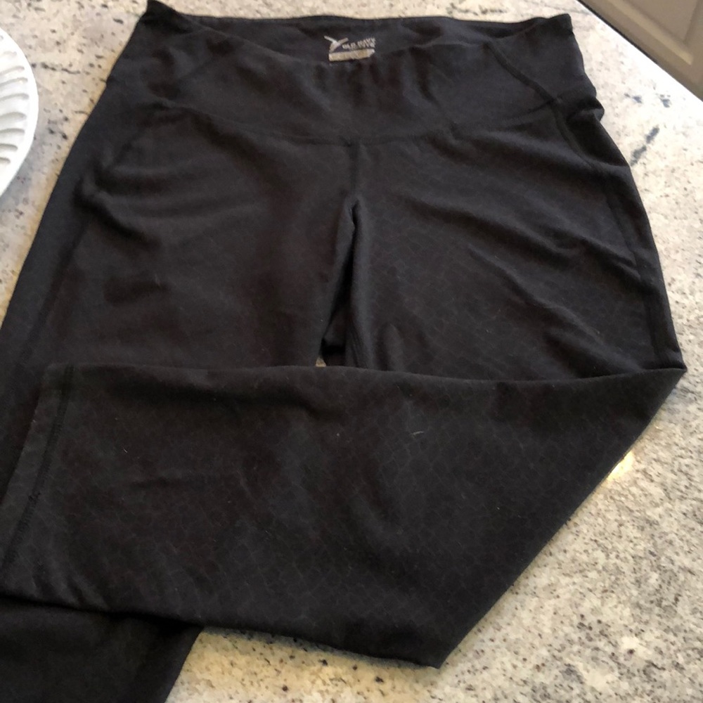 Old Navy Active Black Snakeskin Print Leggings
